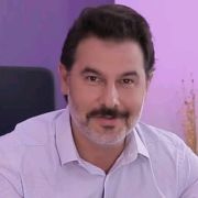 MIKE_279